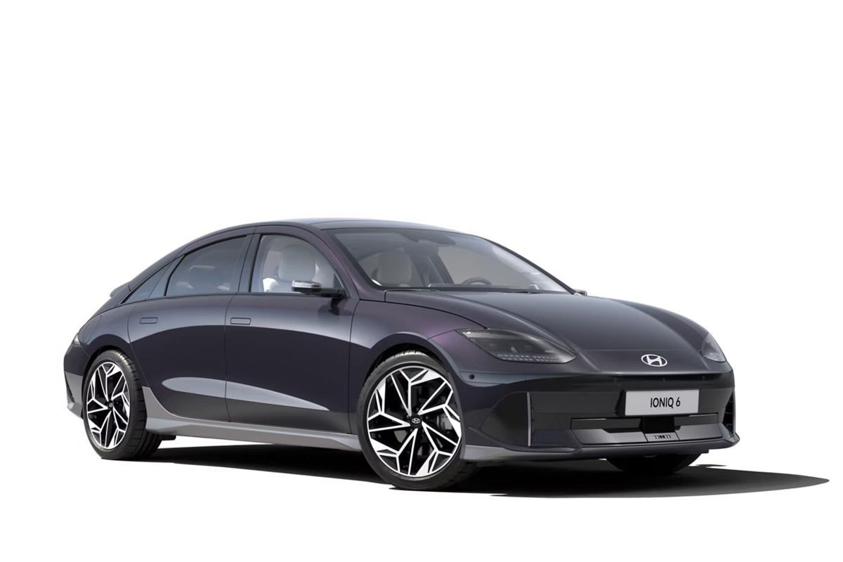 drei Hyundai IONIQ 6 von der Seite