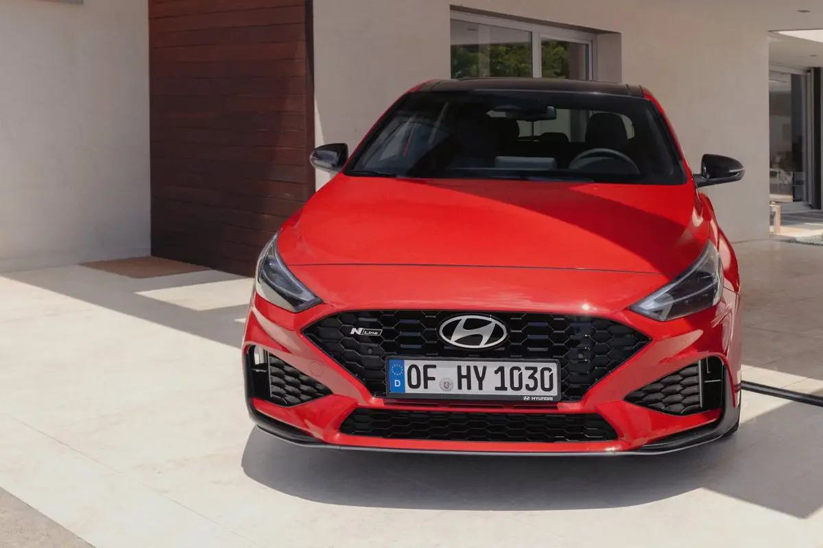 roter Hyundai i30