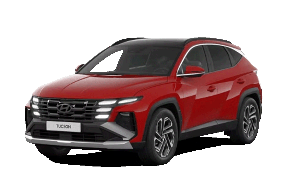 Hyundai Kona Elektro mit Frau die vorbei geht.